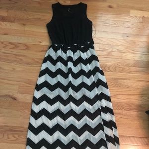 Maxi chevron dress with side slit
